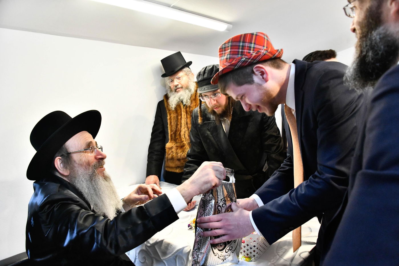 פורים אצל הגה"צ רבי בנימין פינקל