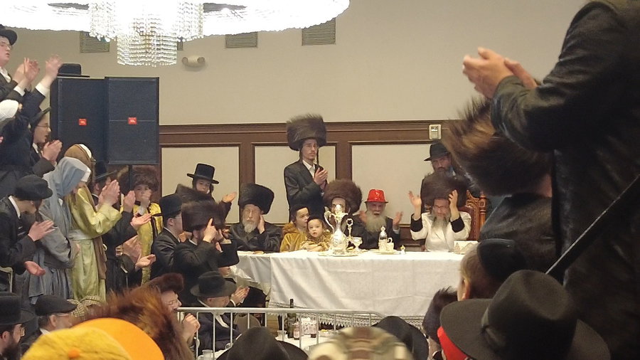 פורים בחצה"ק סקולען לייקווד