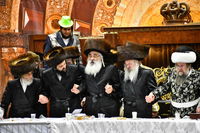 פורים בחצה"ק דושינסקיא