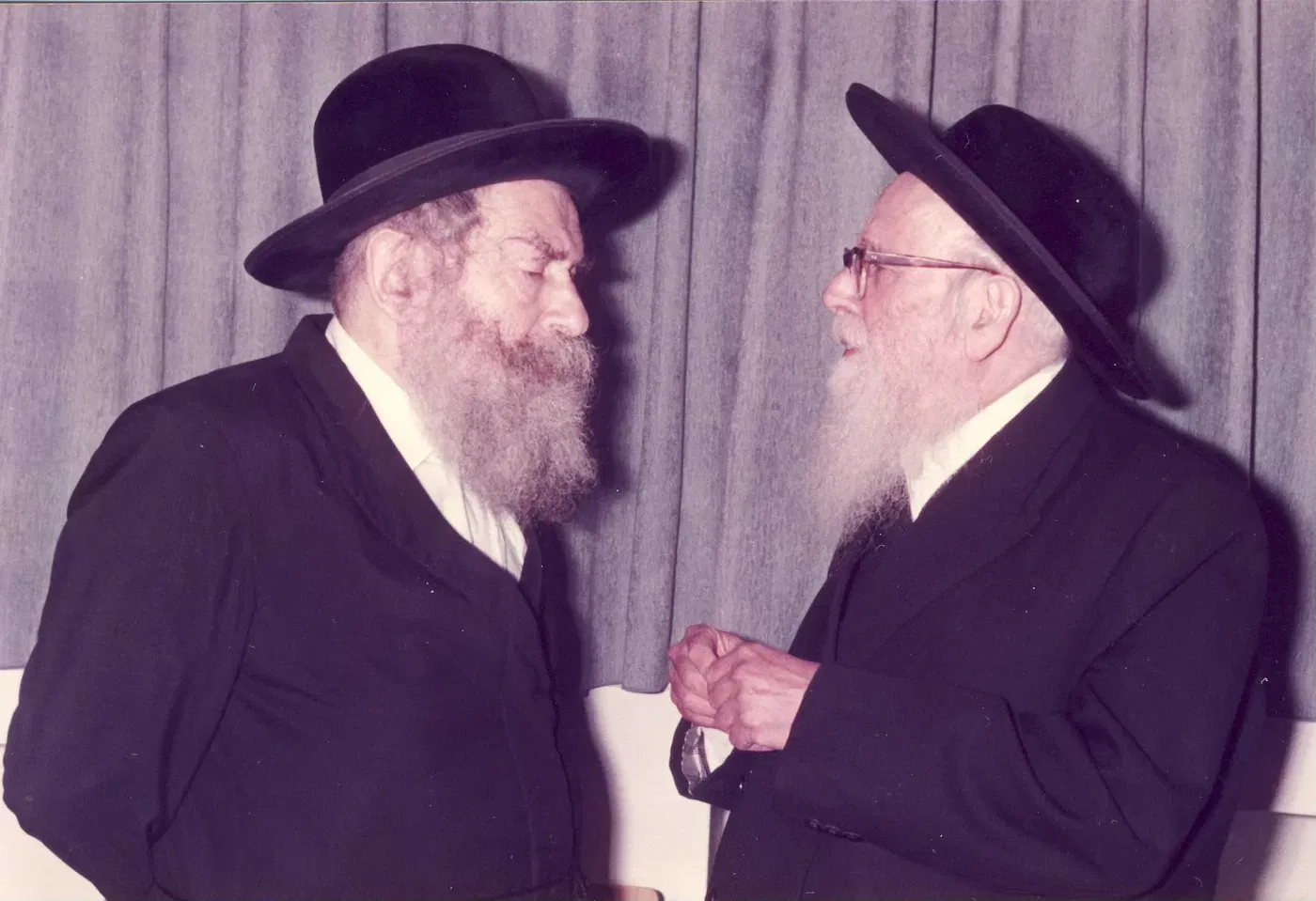 הגרש"ז אויערבך עם הרבי ה'פני מנחם' זצ"ל