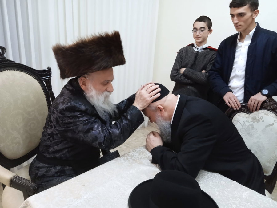 פורים בחצה"ק בוטושאן