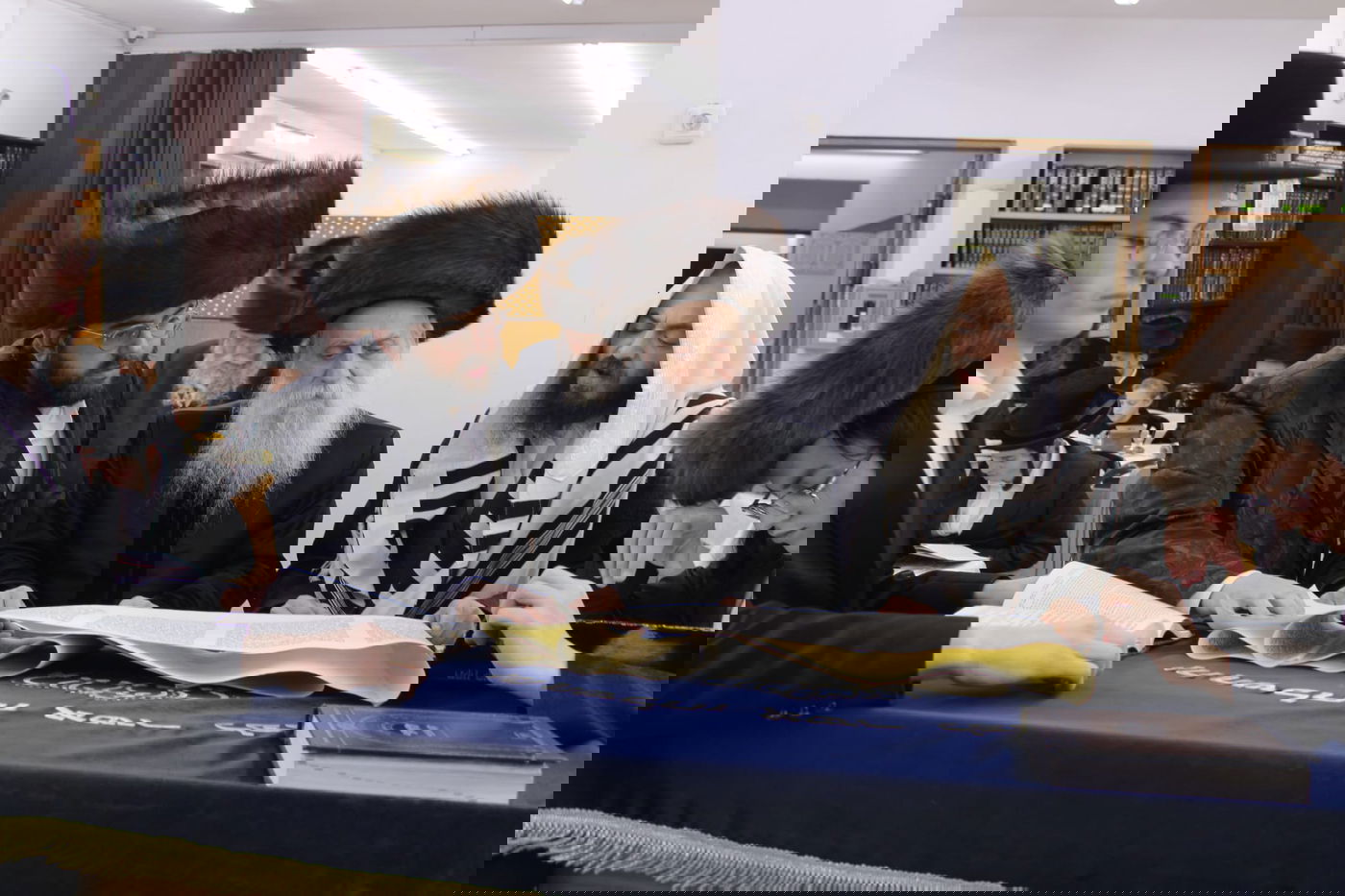 פורים בחצה"ק בוטושאן 