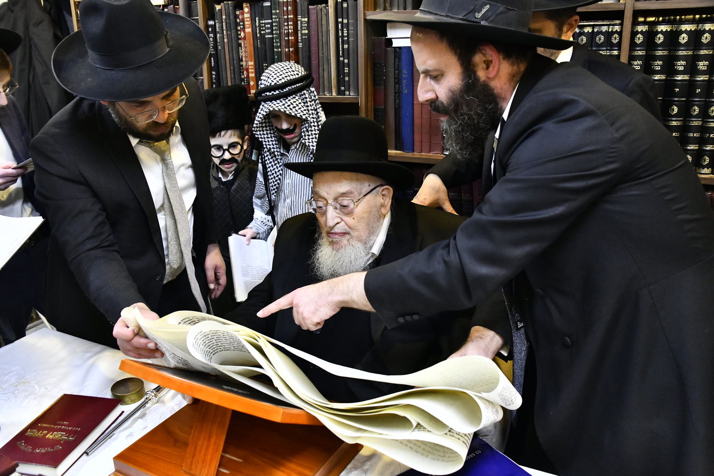 פורים בצל הגרמ"צ ברגמן 