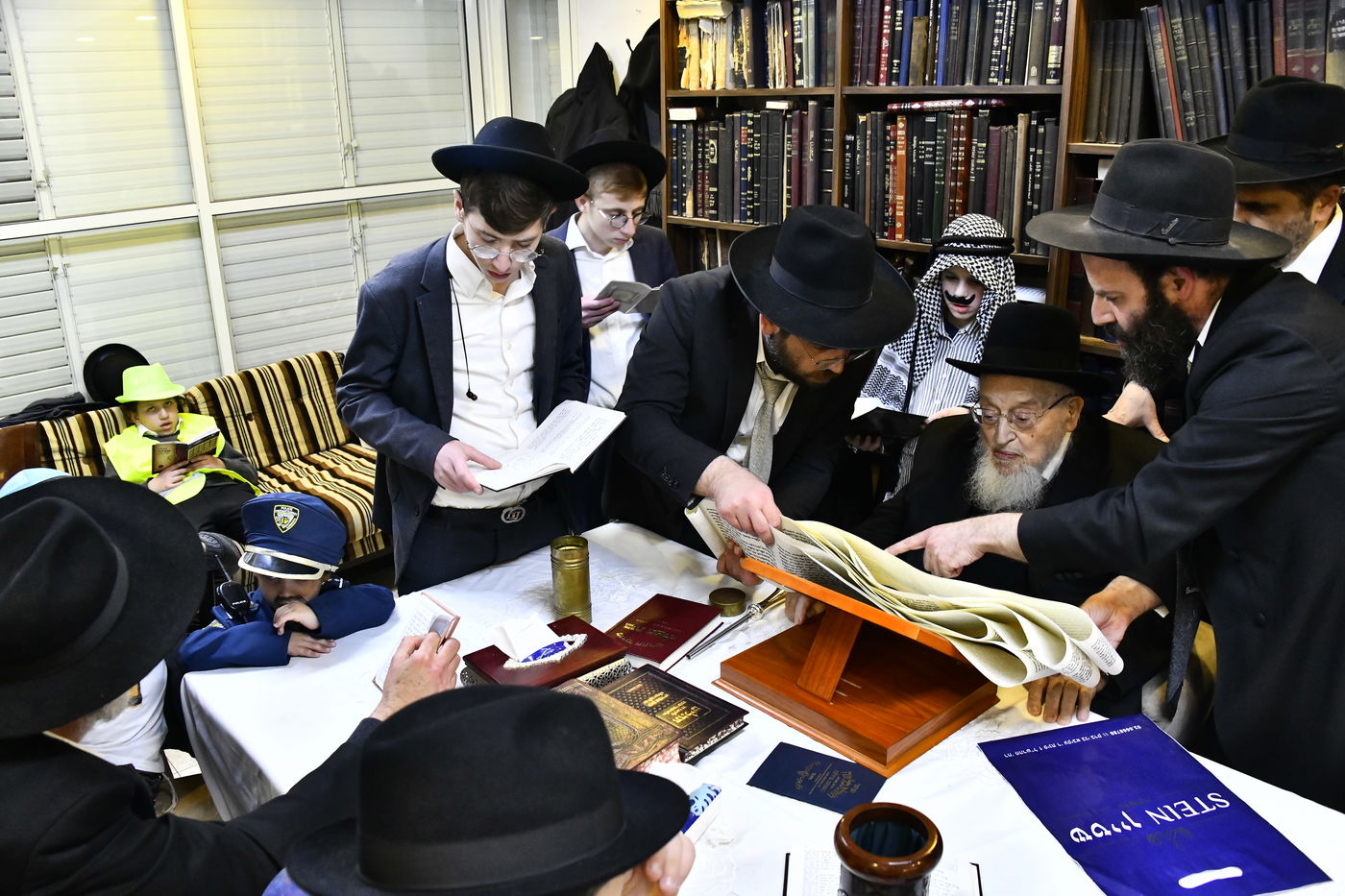 פורים בצל הגרמ"צ ברגמן 