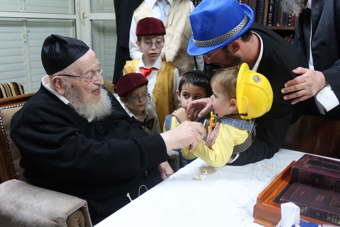 פורים בצל הגרמ"צ ברגמן 