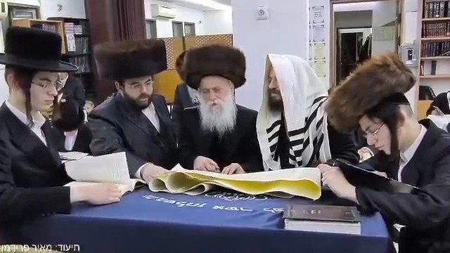 האדמו"ר מבוטשאן בקריאת המגילה