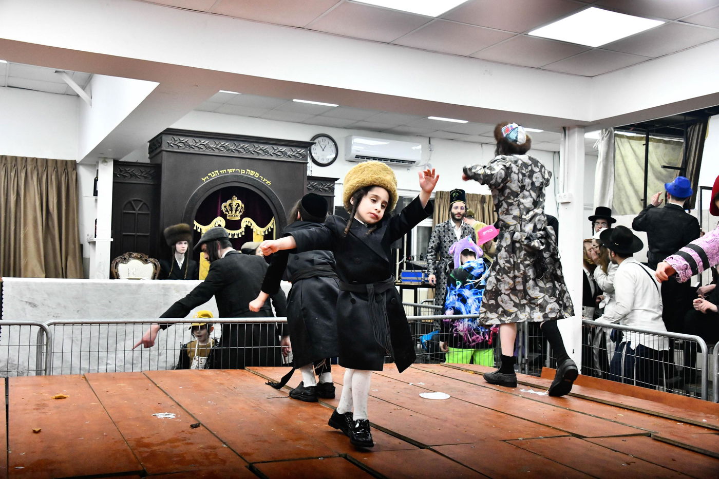 פורים אצל האדמו"ר מקרעטשניף כפר עטה