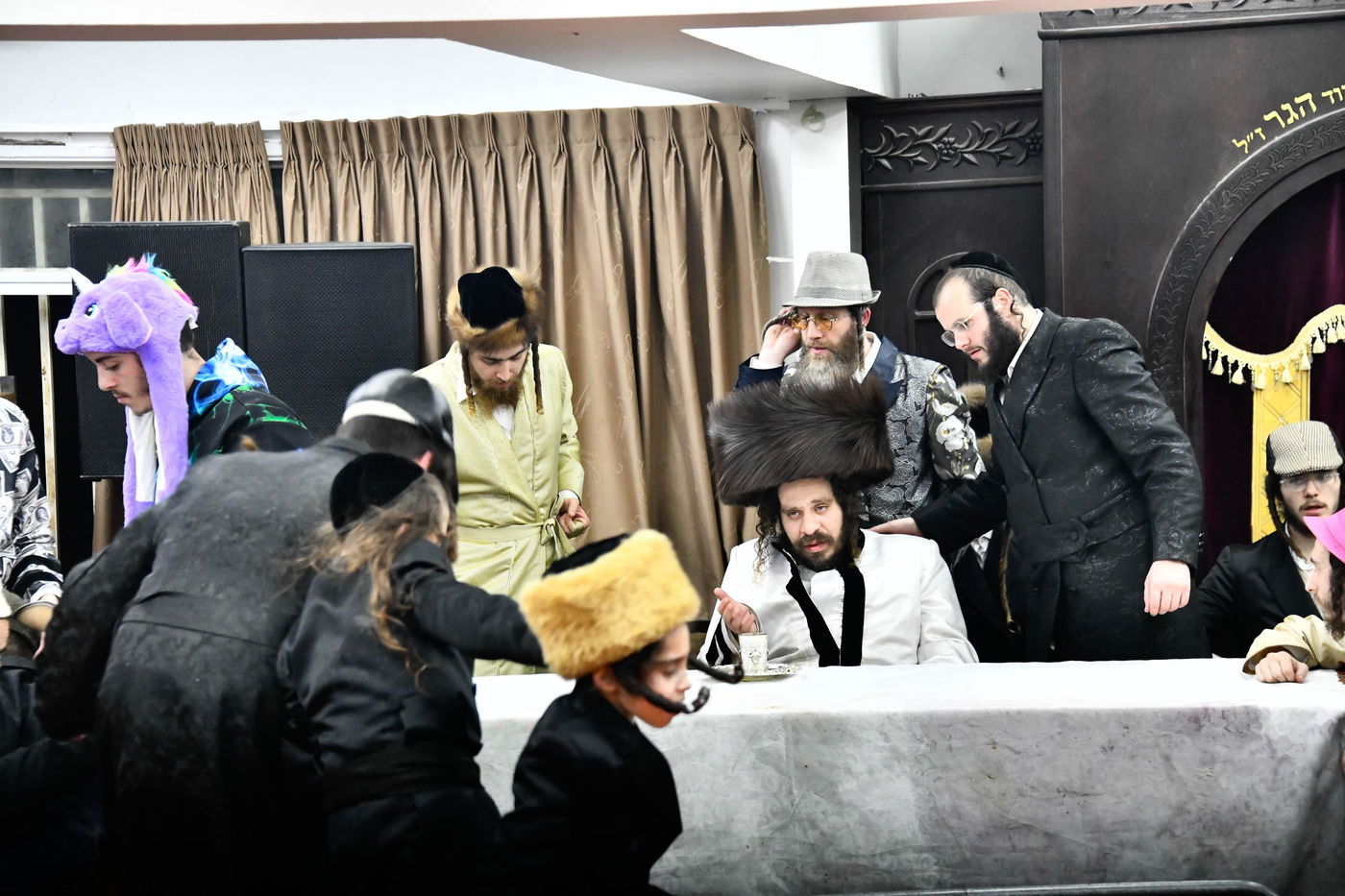 פורים אצל האדמו"ר מקרעטשניף כפר עטה