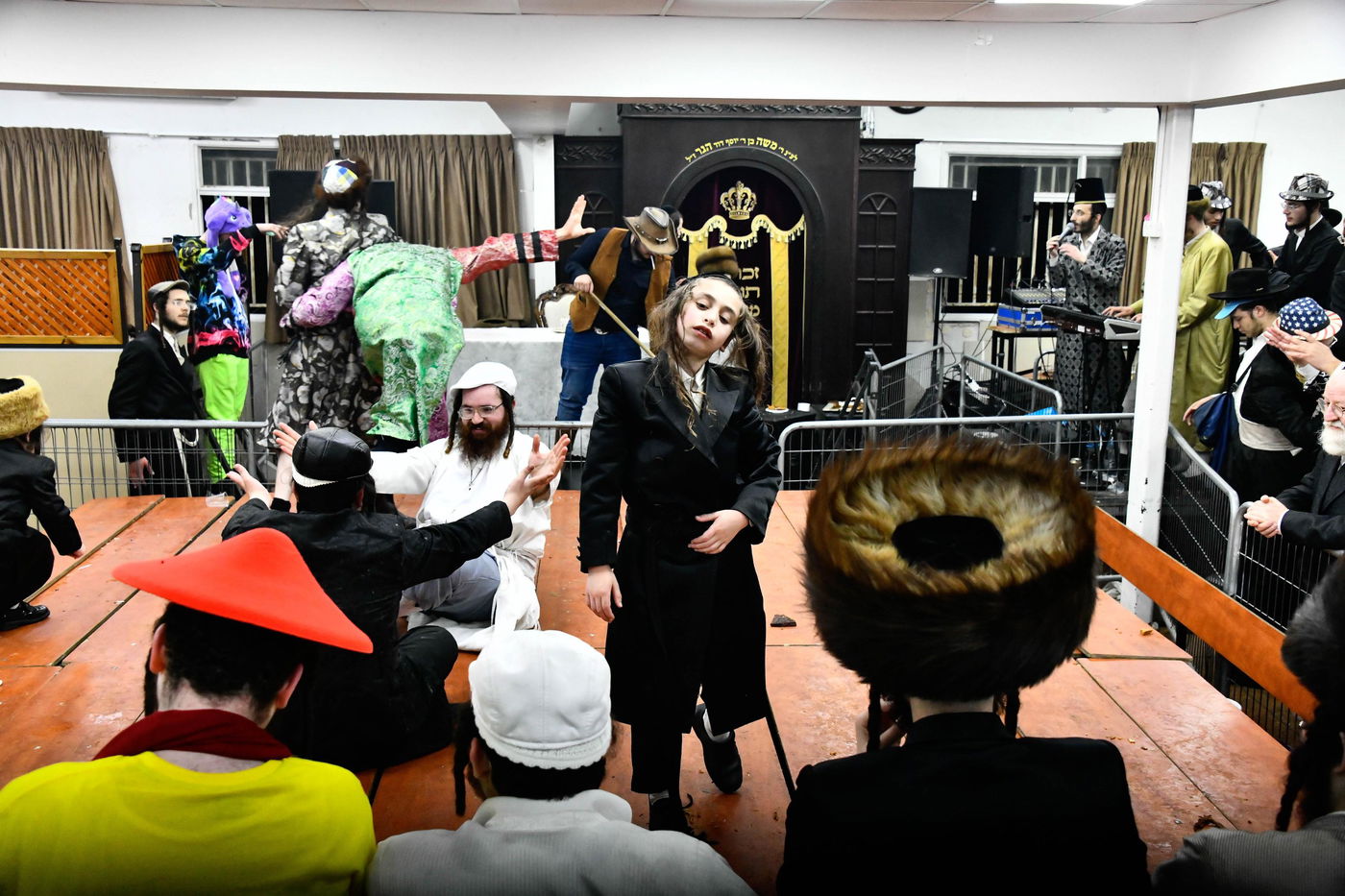 פורים אצל האדמו"ר מקרעטשניף כפר עטה