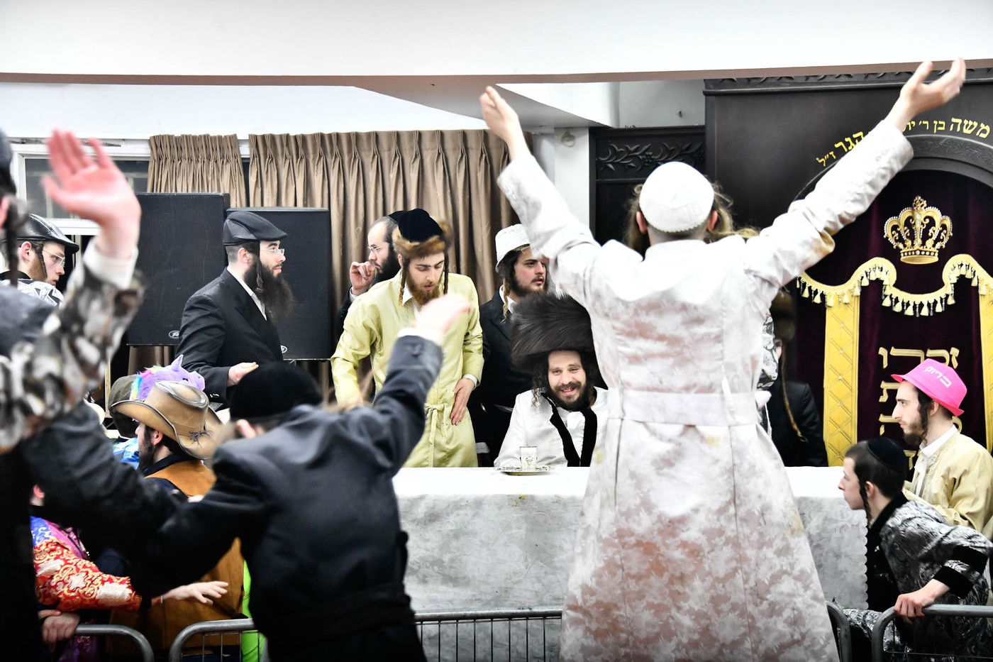 פורים אצל האדמו"ר מקרעטשניף כפר עטה