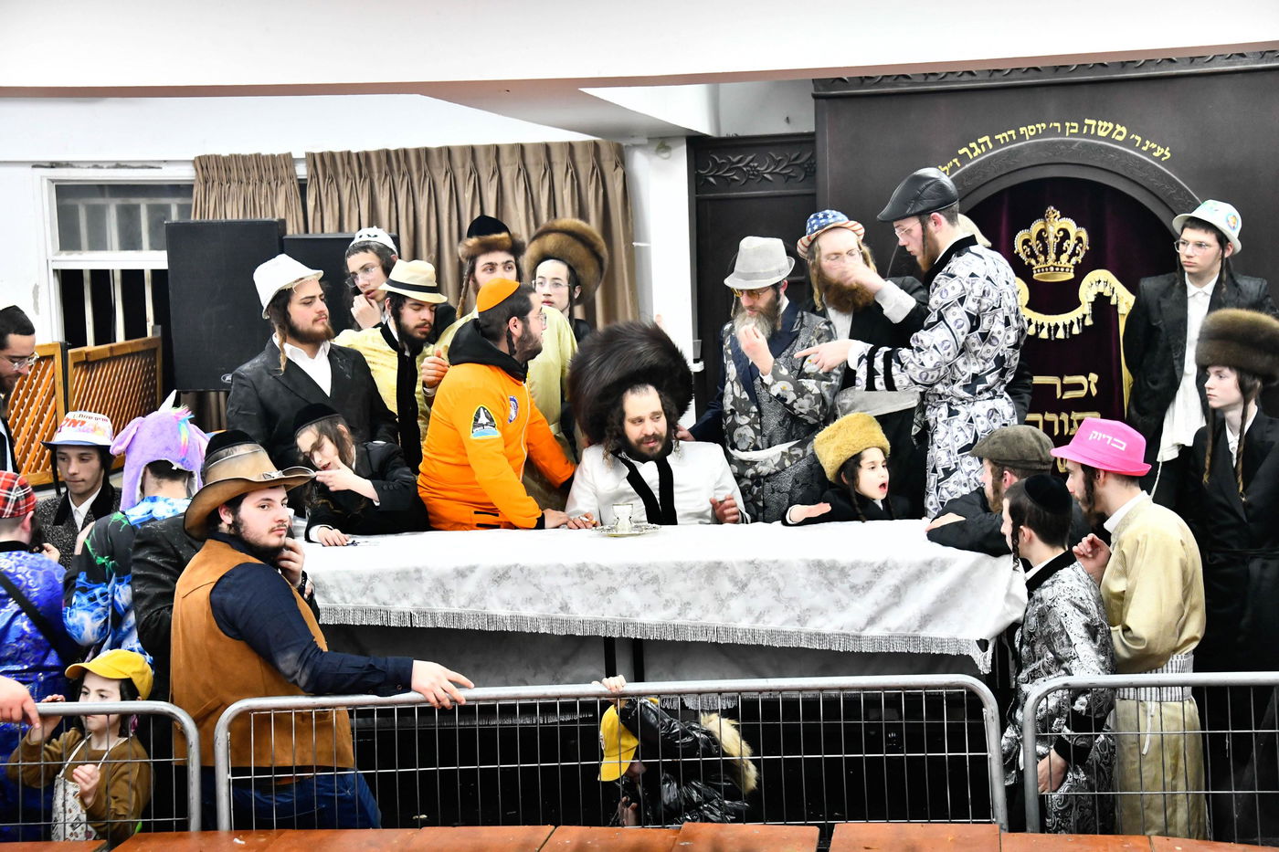 פורים אצל האדמו"ר מקרעטשניף כפר עטה