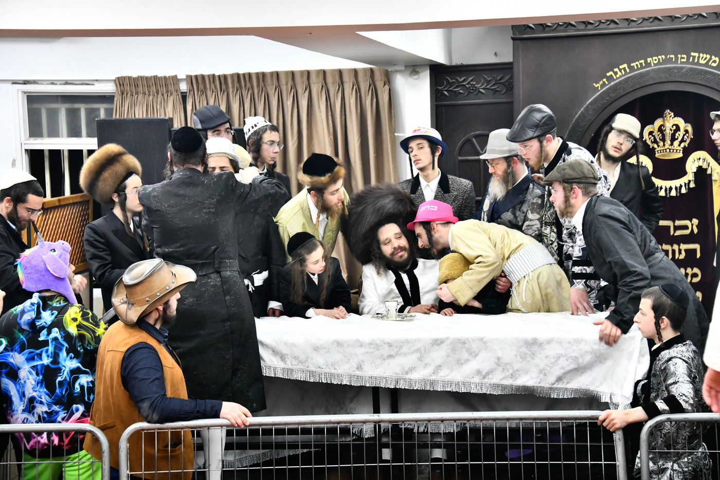 פורים אצל האדמו"ר מקרעטשניף כפר עטה