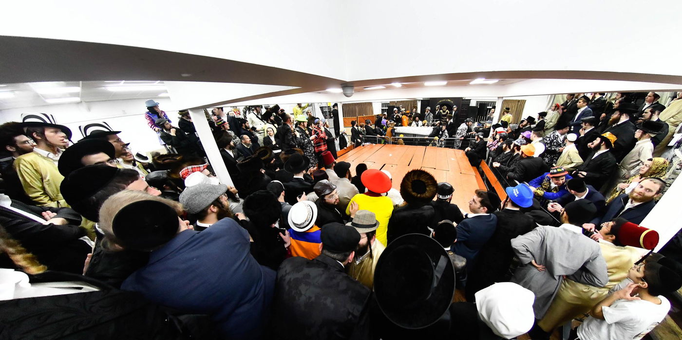 פורים אצל האדמו"ר מקרעטשניף כפר עטה