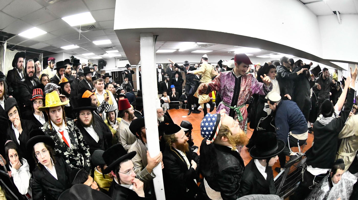 פורים אצל האדמו"ר מקרעטשניף כפר עטה