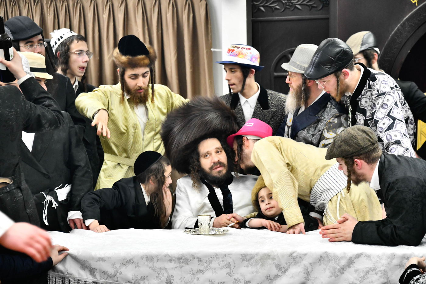 פורים אצל האדמו"ר מקרעטשניף כפר עטה