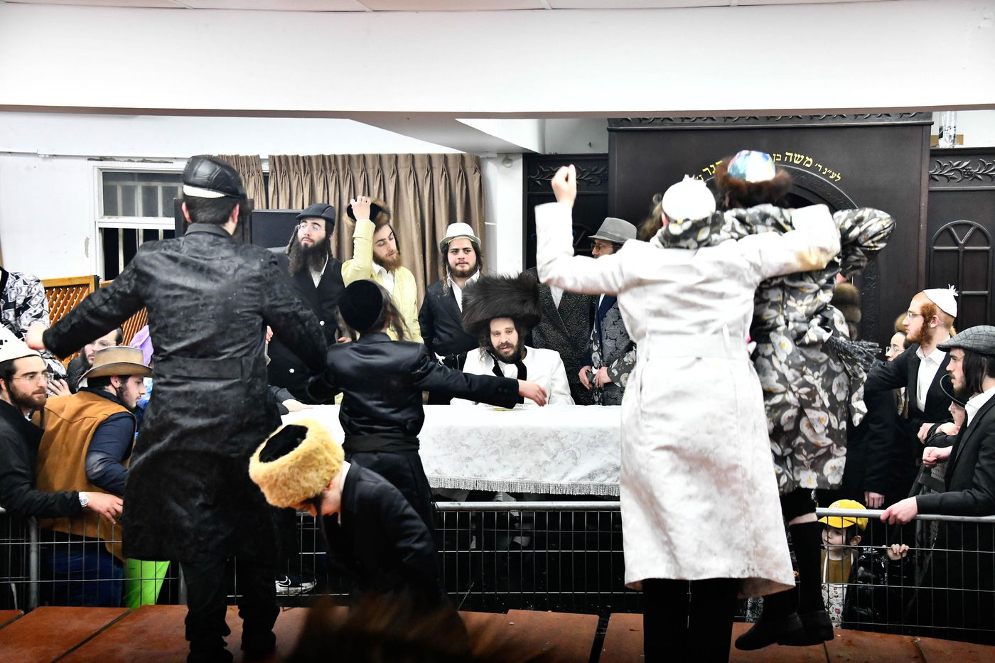 פורים אצל האדמו"ר מקרעטשניף כפר עטה