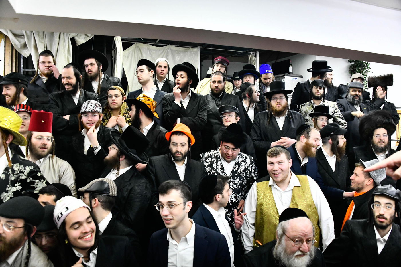 פורים אצל האדמו"ר מקרעטשניף כפר עטה