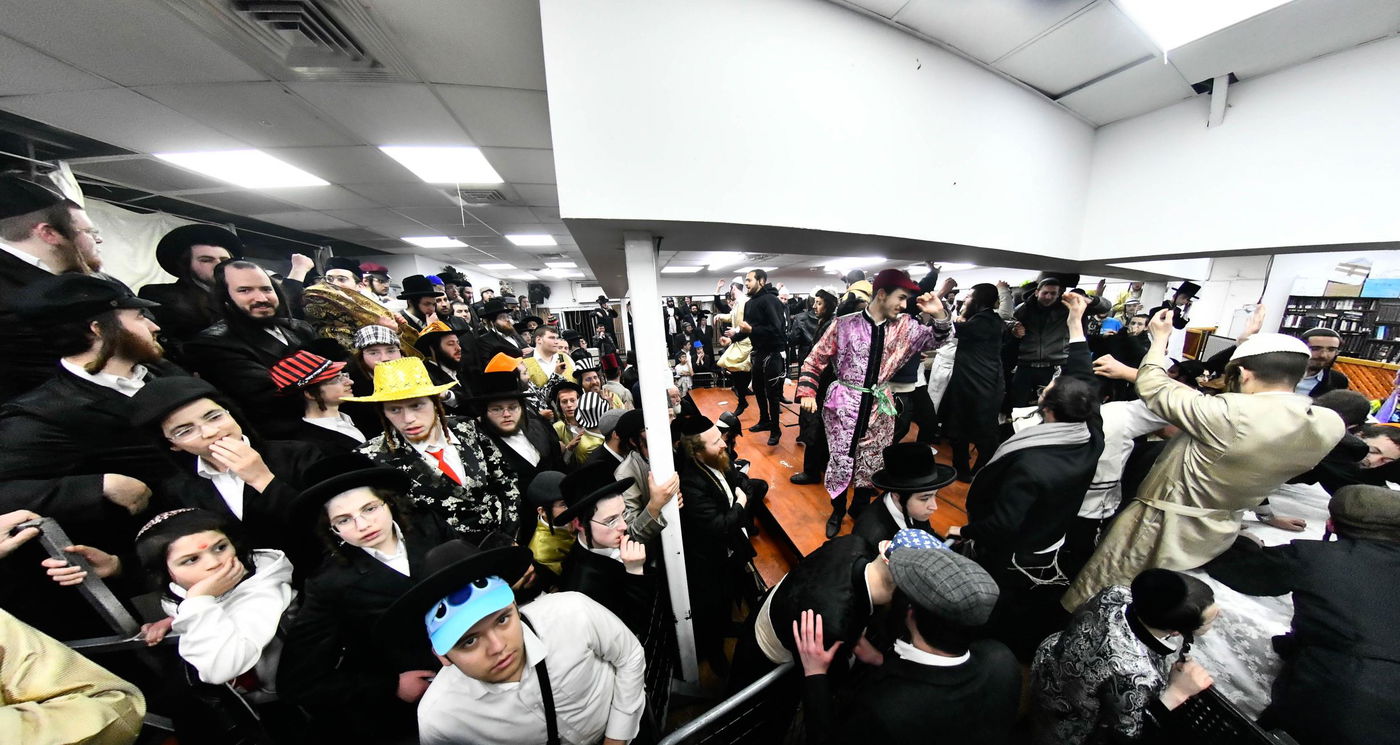 פורים אצל האדמו"ר מקרעטשניף כפר עטה