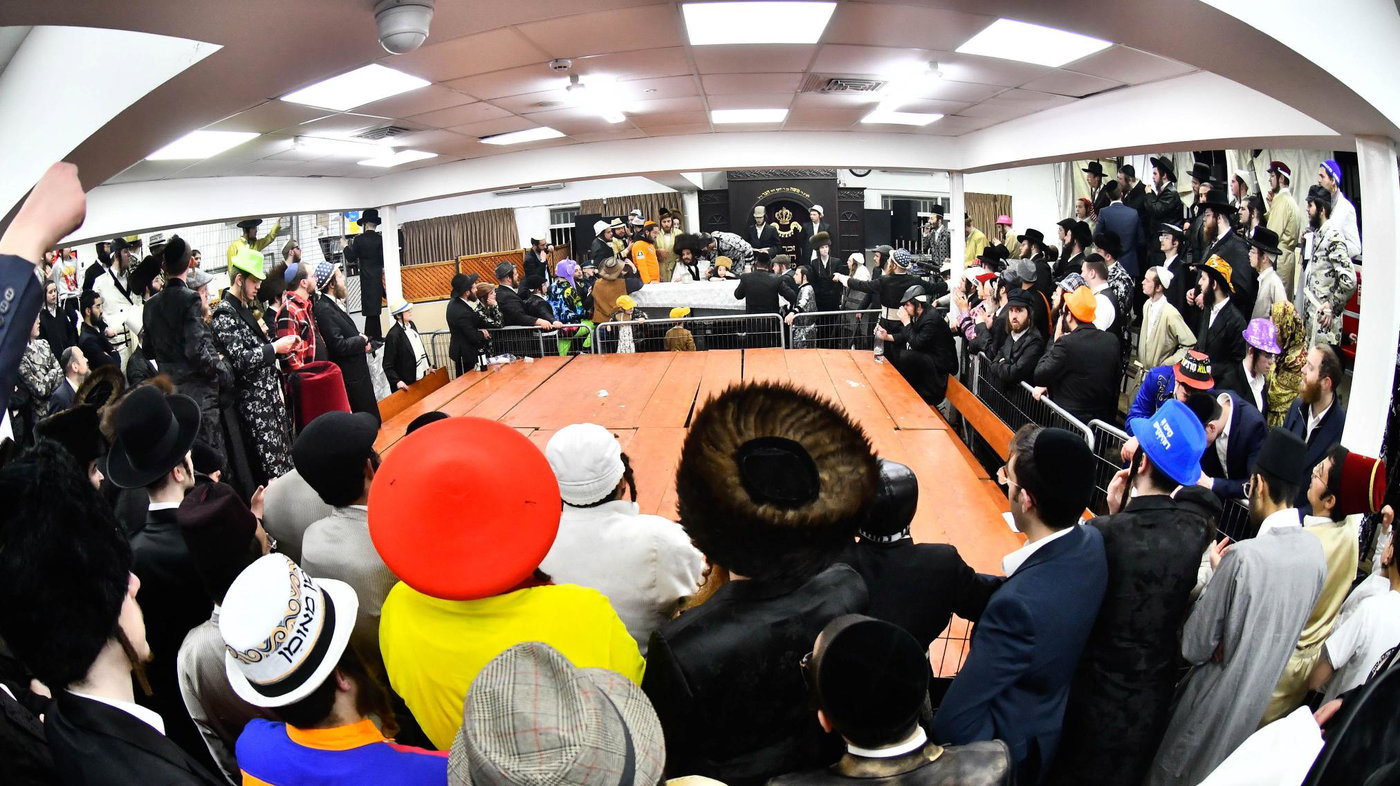 פורים אצל האדמו"ר מקרעטשניף כפר עטה