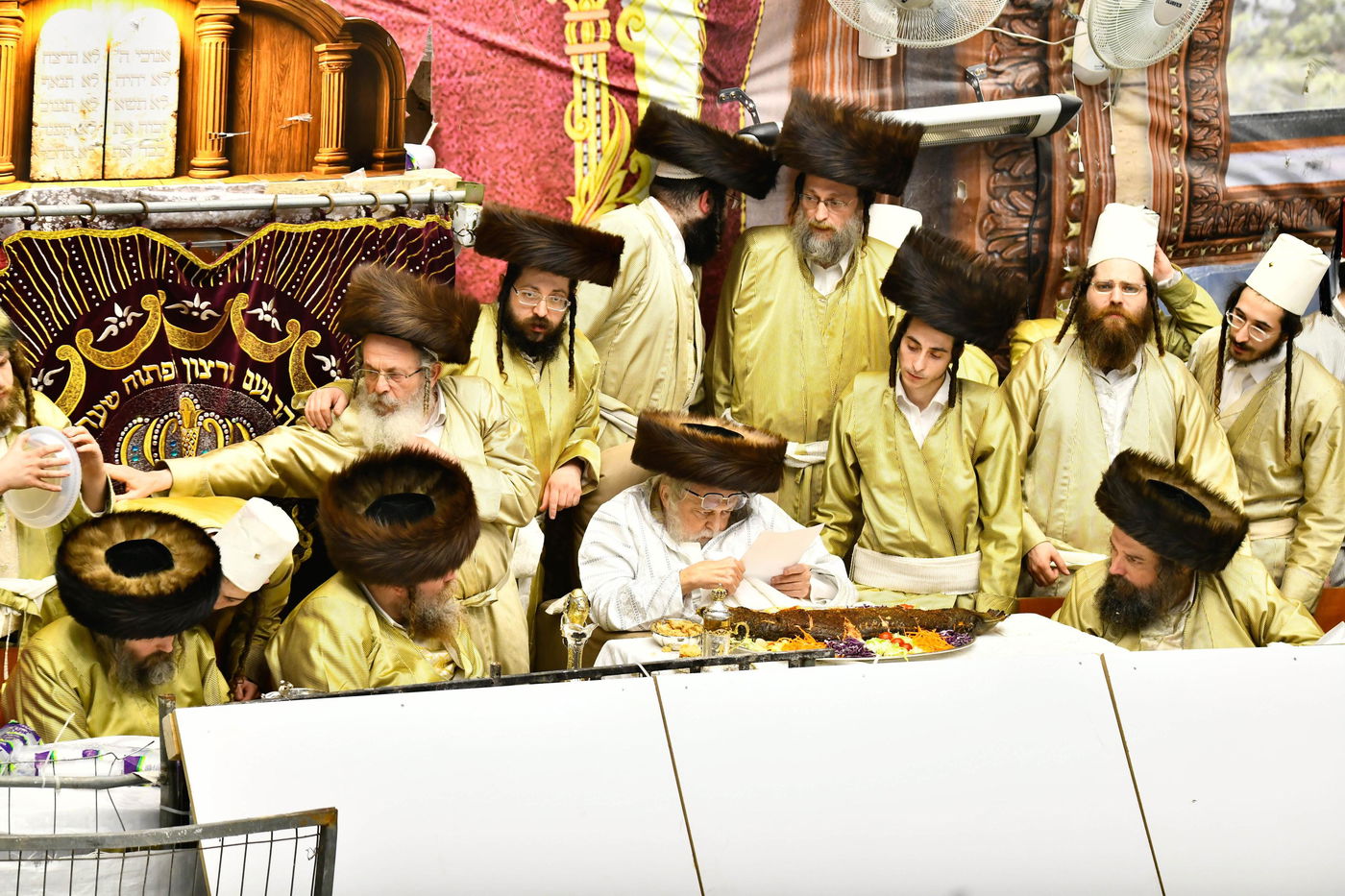 פורים בחצה"ק תולדות אברהם יצחק