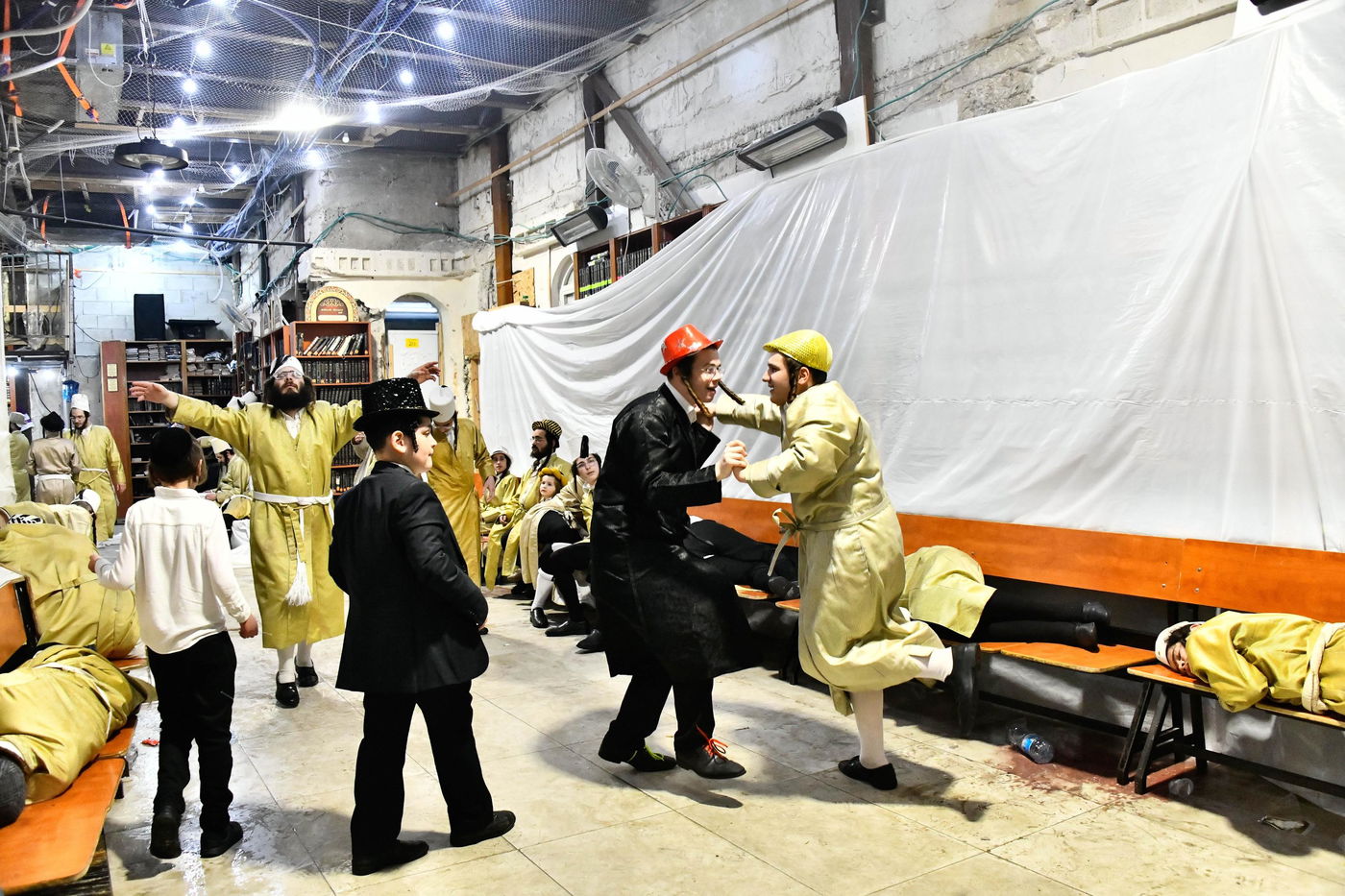 פורים בחצה"ק תולדות אברהם יצחק