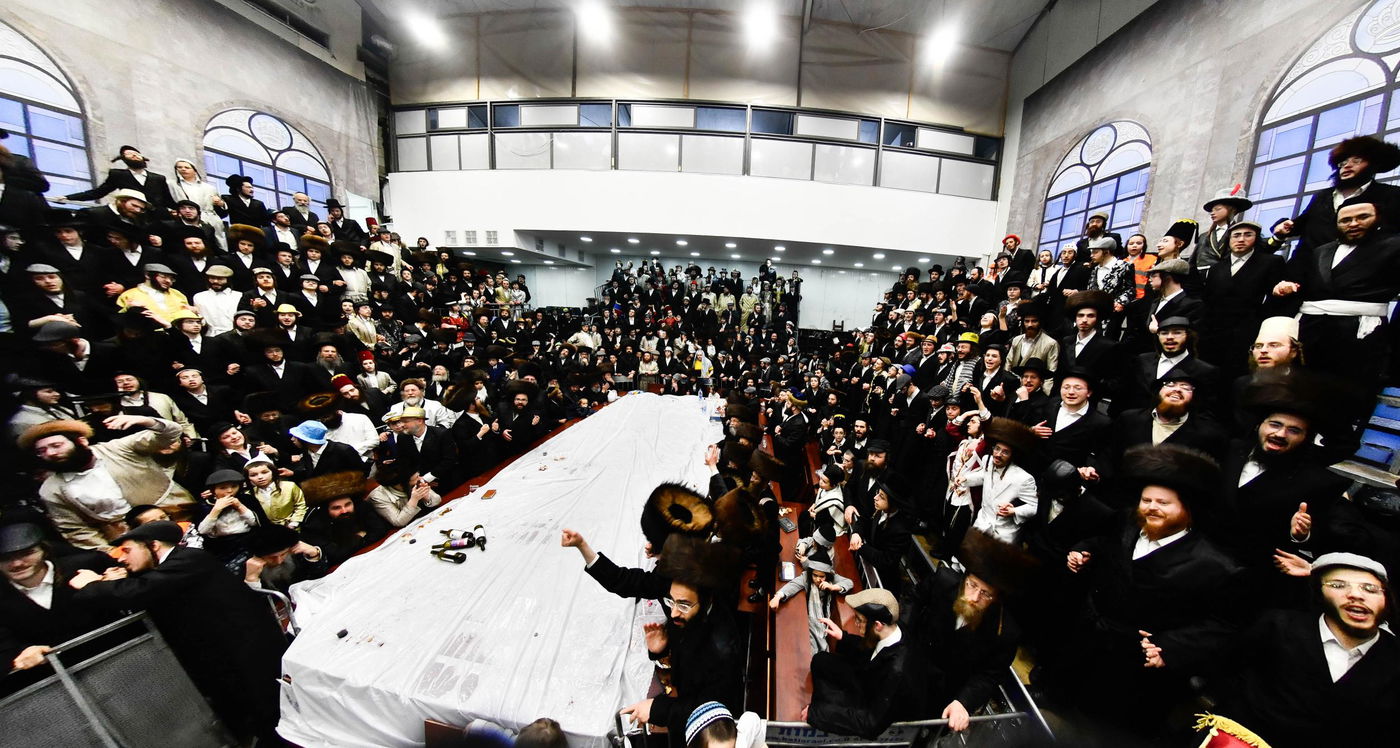 פורים בחצה"ק סקולען ירושלים