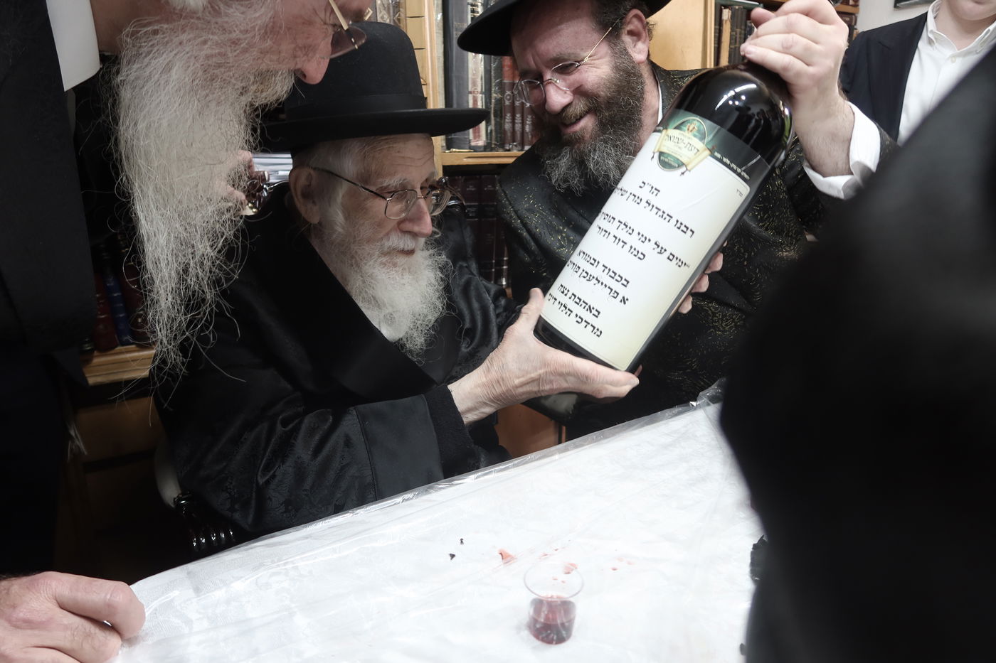 פורים אצל הגר"ע אויערבאך