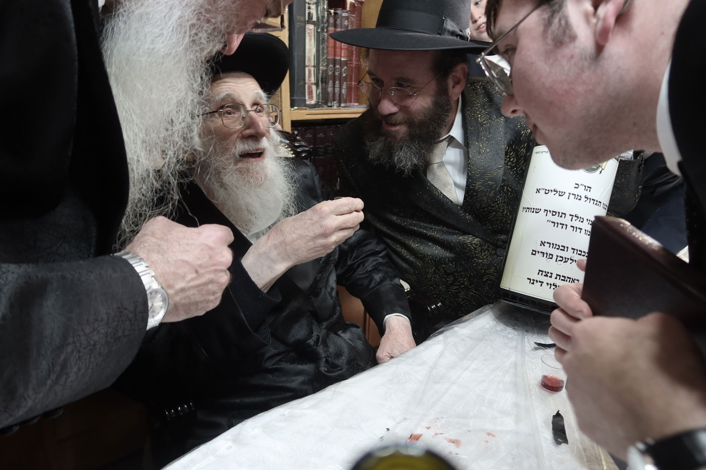 פורים אצל הגר"ע אויערבאך