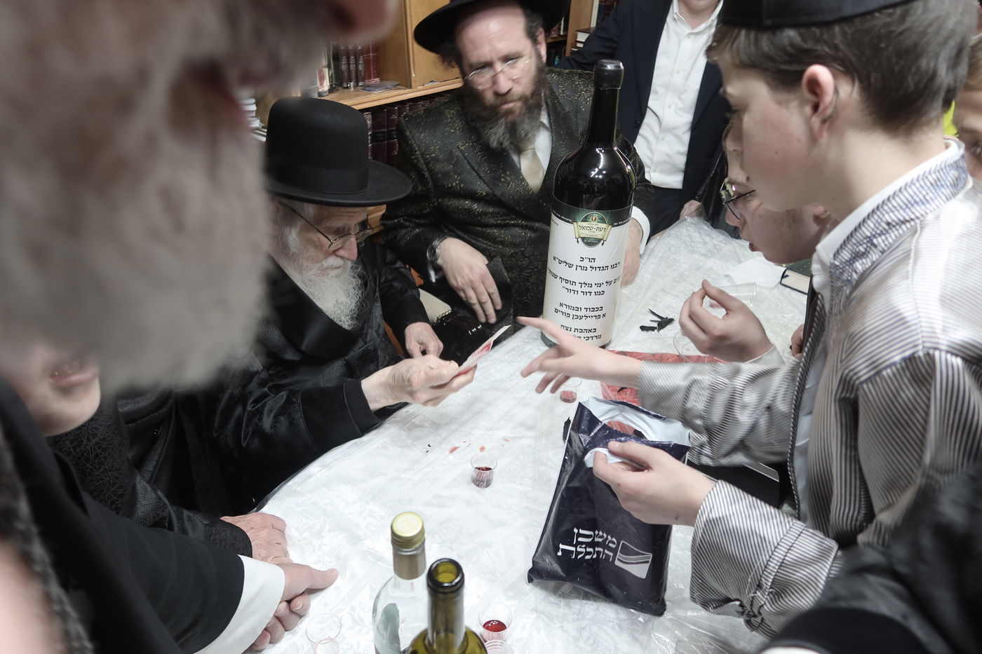 פורים אצל הגר"ע אויערבאך