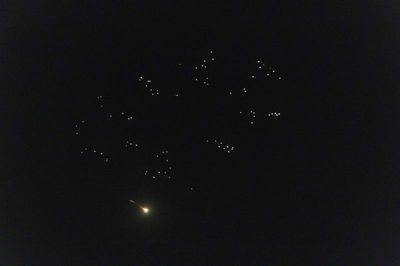 אל תיגעו בזה: איראן וחיזבאללה יורים פצצות מצרר – כל מגע עלול להפעיל אותם