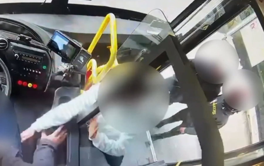 כשוויכוח באוטובוס נגמר בתקיפה: נהג נפצע בראשו – קטין נעצר