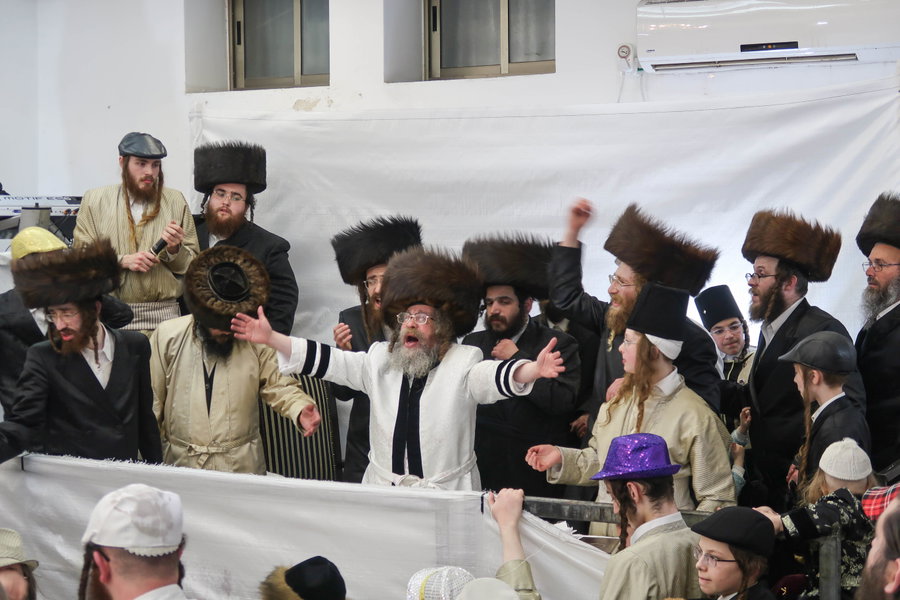 פורים בחצה"ק קרעטשניף סיגעט