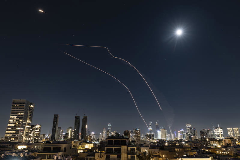 מטח נוסף מאיראן; אזעקות בדימונה | צה"ל מוסיף לכתוש את טהרן וביירות ולהשמיד מטרות טרור