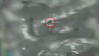 צפו בתיעוד: מטוס קרב יירט כלי טיס בלתי מאויש לפני שחצה לישראל