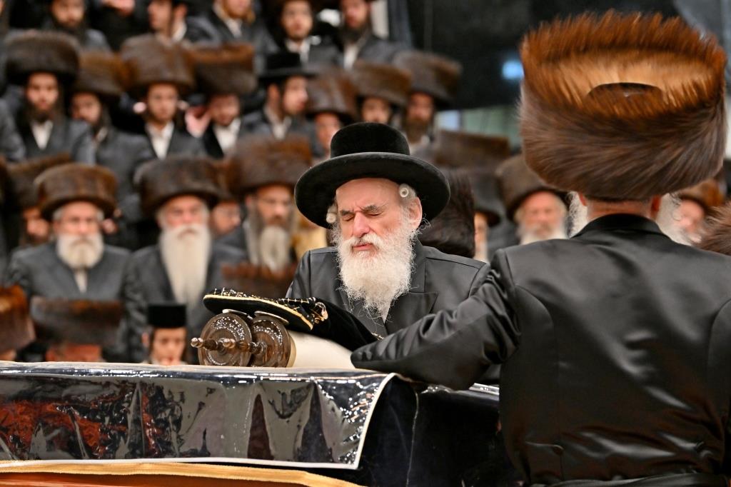 פורים בחצה"ק ויזניץ