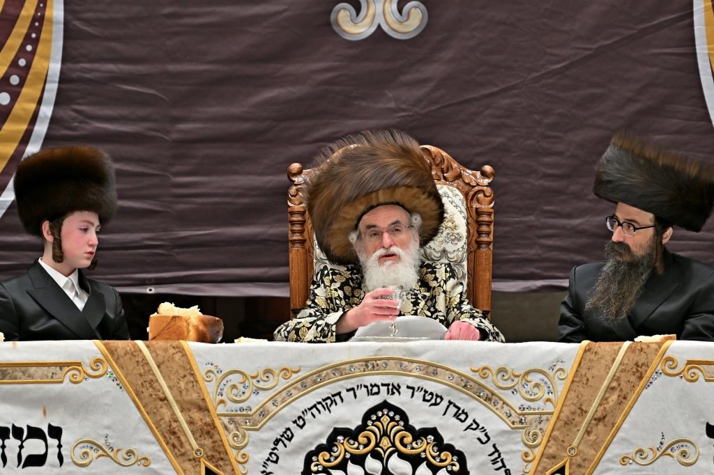 פורים בחצה"ק ויזניץ