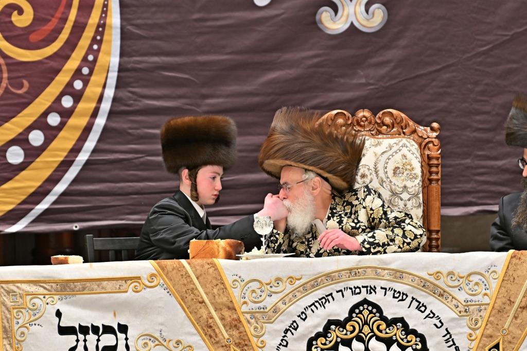 פורים בחצה"ק ויזניץ