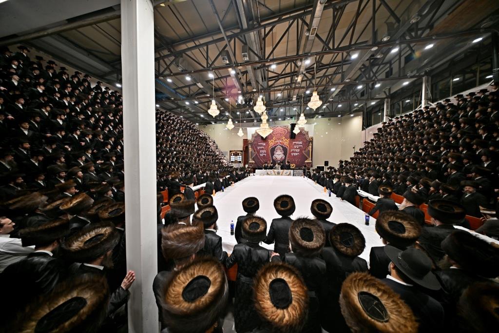 פורים בחצה"ק ויזניץ