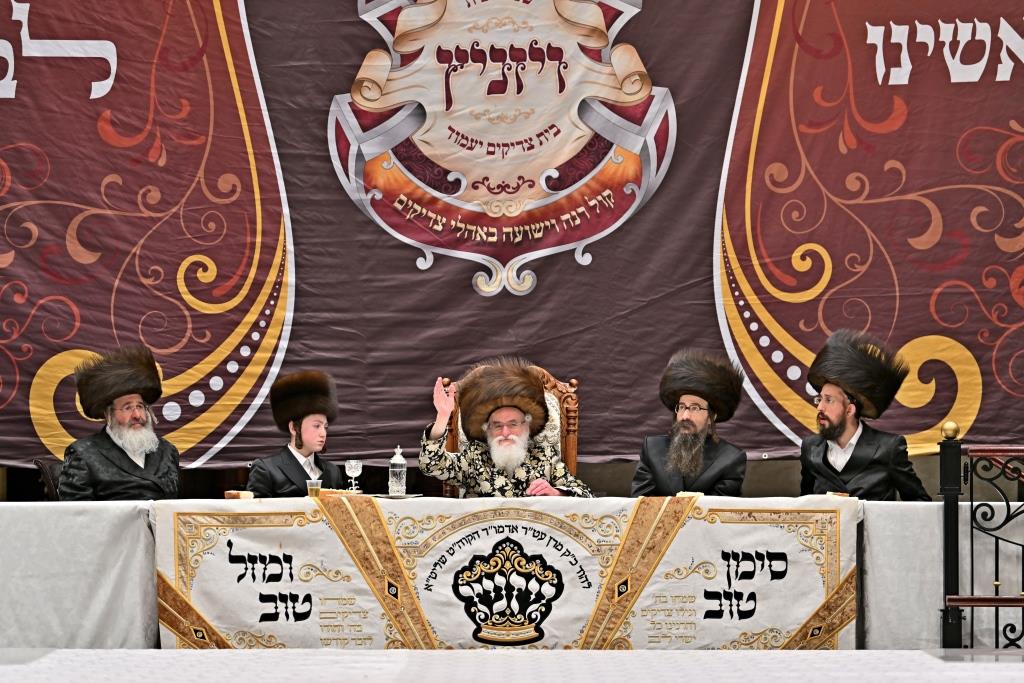 פורים בחצה"ק ויזניץ