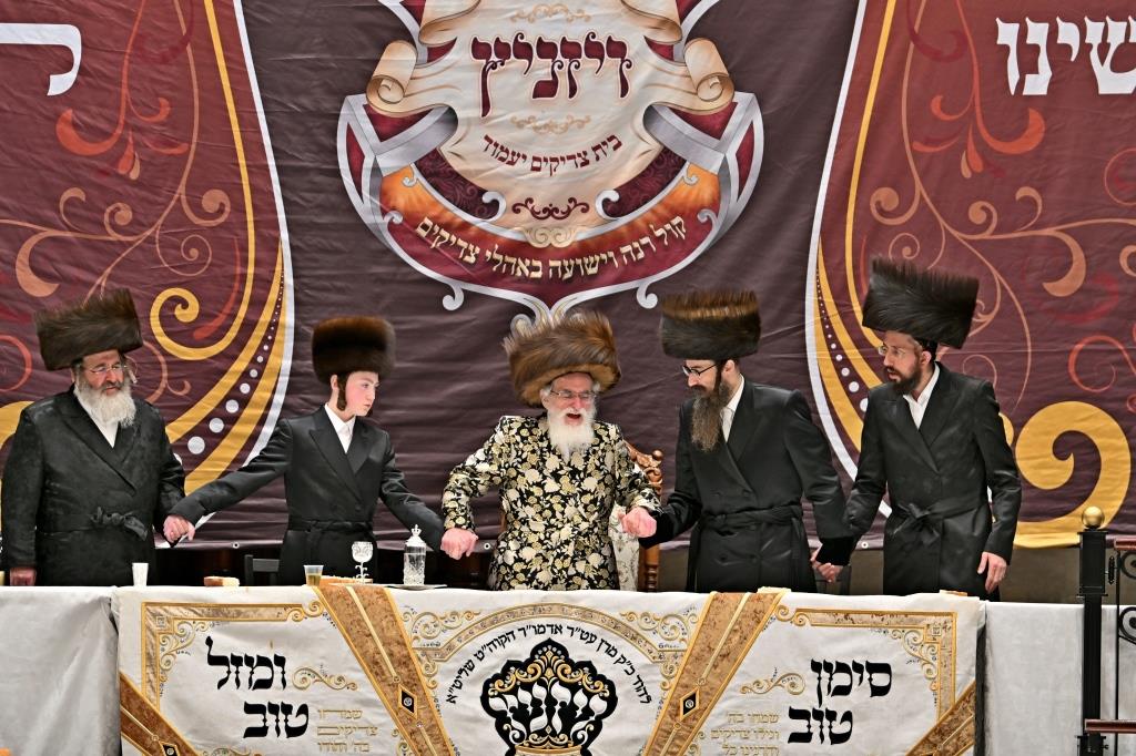 פורים בחצה"ק ויזניץ