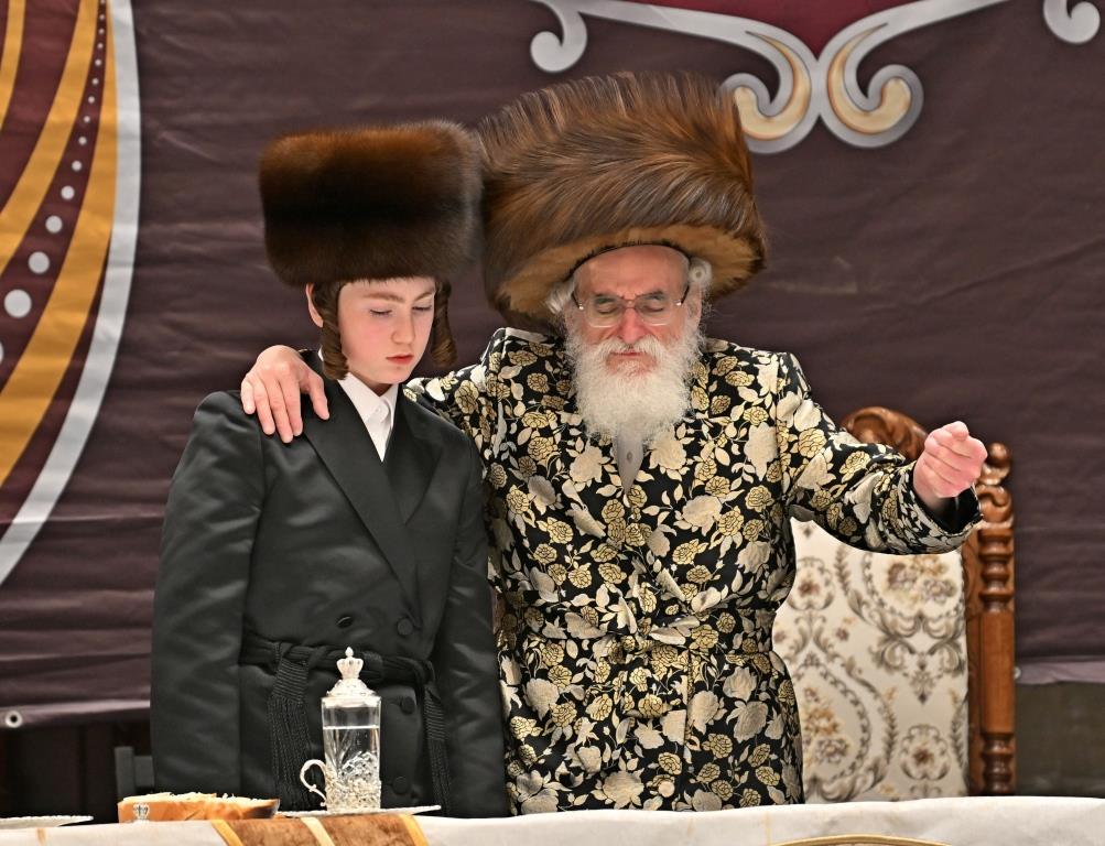 פורים בחצה"ק ויזניץ