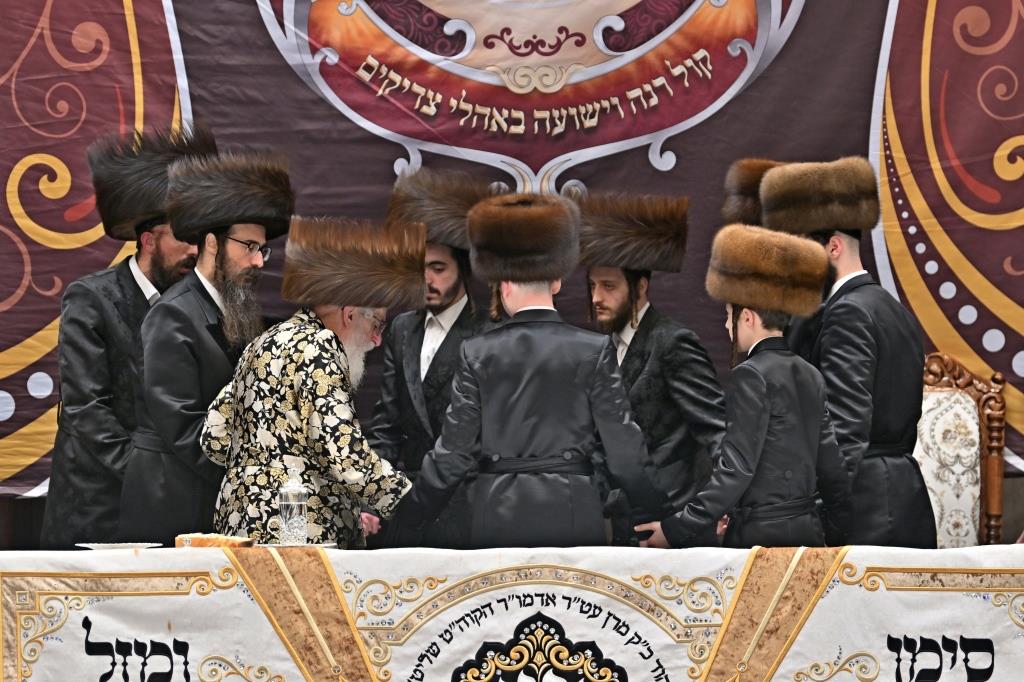 פורים בחצה"ק ויזניץ