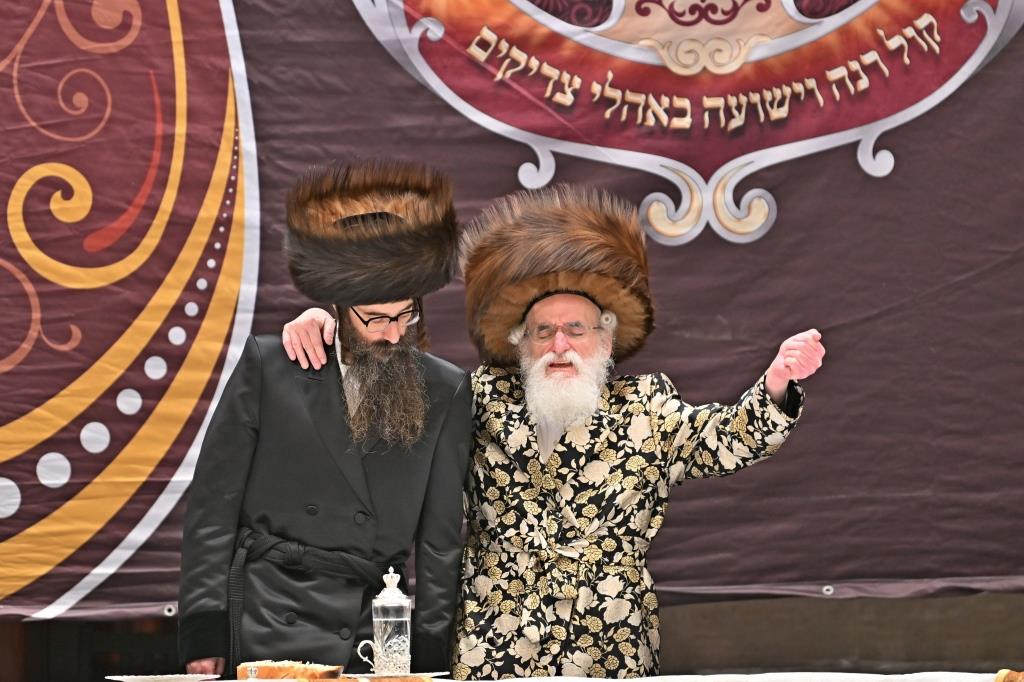 פורים בחצה"ק ויזניץ