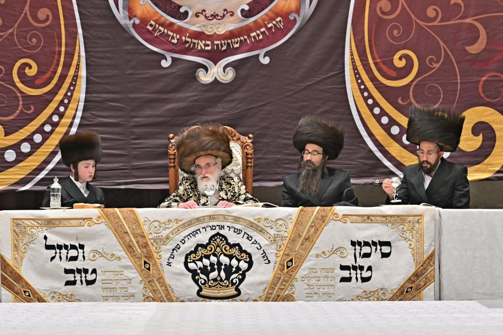 פורים בחצה"ק ויזניץ