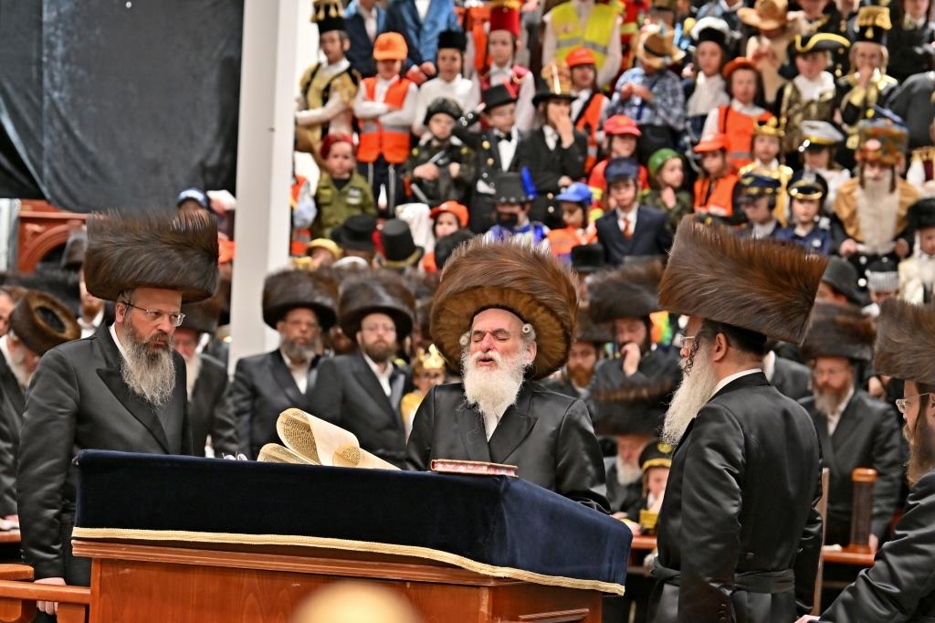 פורים בחצה"ק ויזניץ