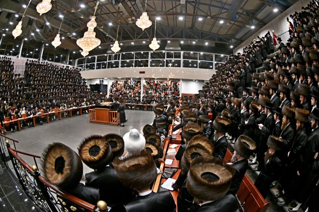 פורים בחצה"ק ויזניץ