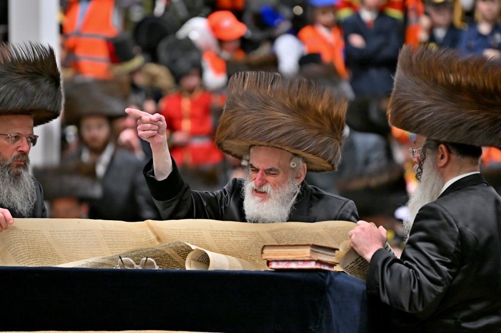 פורים בחצה"ק ויזניץ