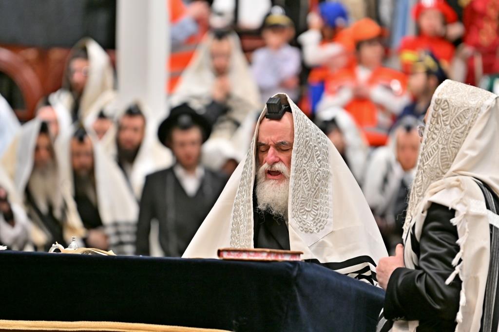 פורים בחצה"ק ויזניץ