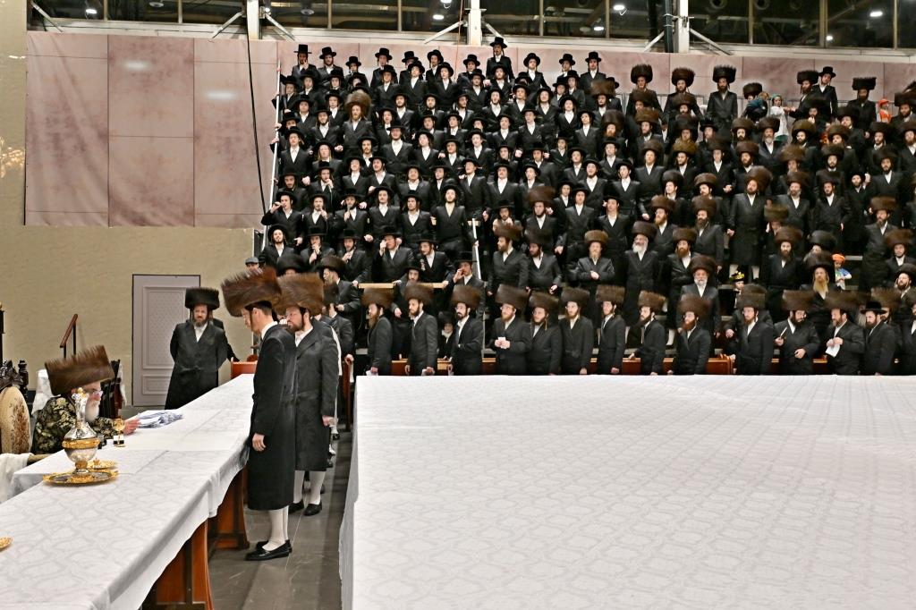 פורים בחצה"ק ויזניץ