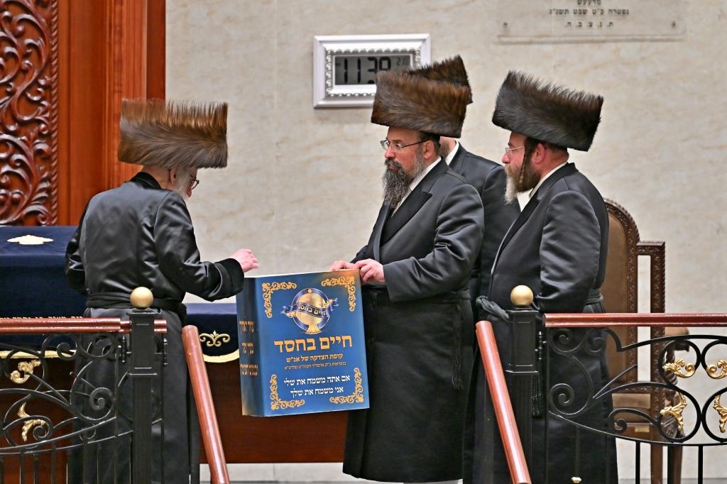 פורים בחצה"ק ויזניץ